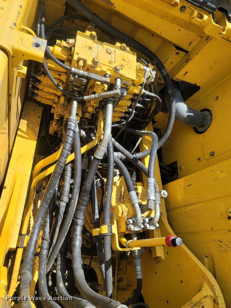 image for item LM9692 2013 Komatsu PC240LC-10  excavator