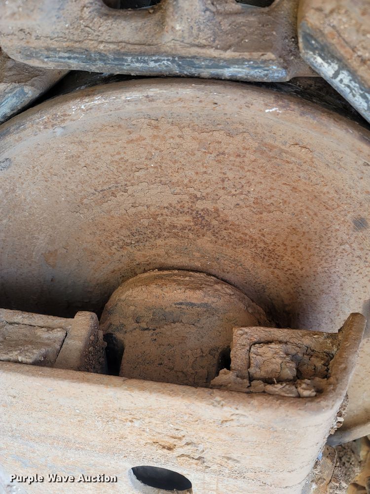 image for item LM9692 2013 Komatsu PC240LC-10  excavator