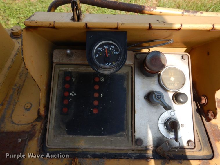 image for item LM9695 1989 Caterpillar 943  track loader