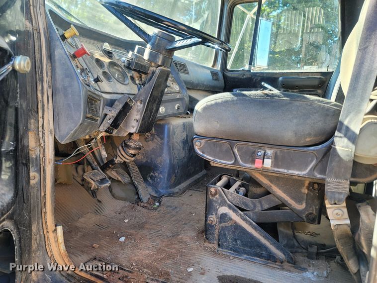 image for item LM9705 1991 Ford LN8000  dump flatbed truck