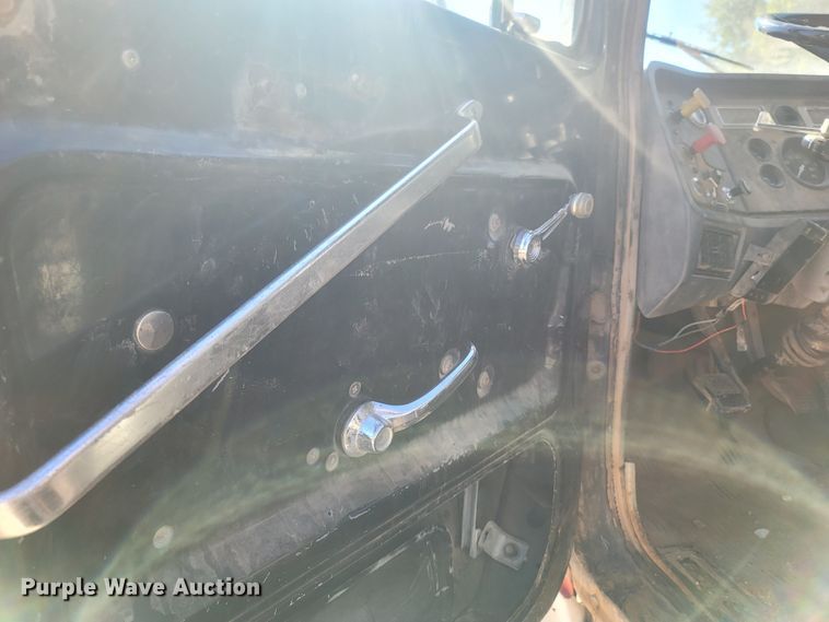 image for item LM9705 1991 Ford LN8000  dump flatbed truck