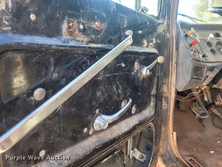 image for item LM9705 1991 Ford LN8000  dump flatbed truck