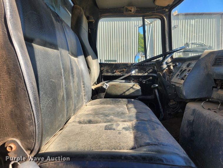 image for item LM9705 1991 Ford LN8000  dump flatbed truck