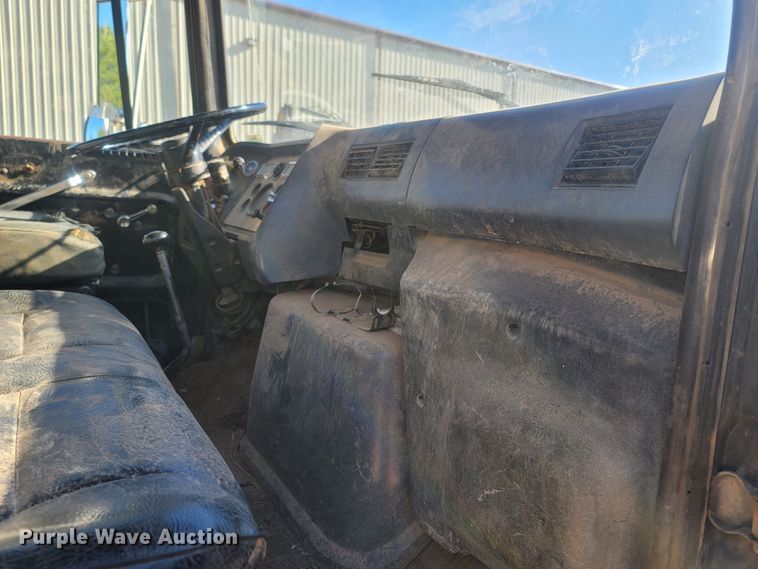 image for item LM9705 1991 Ford LN8000  dump flatbed truck