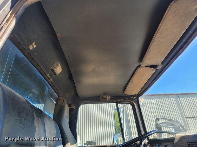 image for item LM9705 1991 Ford LN8000  dump flatbed truck