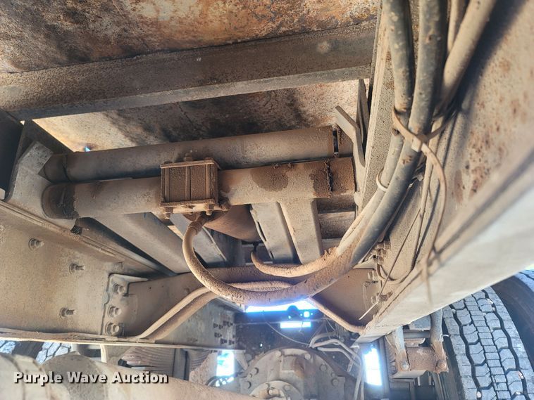 image for item LM9705 1991 Ford LN8000  dump flatbed truck