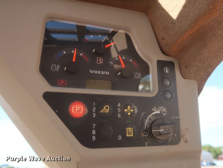 image for item LP9009 2013 Volvo MCT125C  tracked skid steer loader