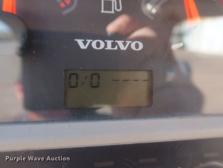 image for item LP9009 2013 Volvo MCT125C  tracked skid steer loader