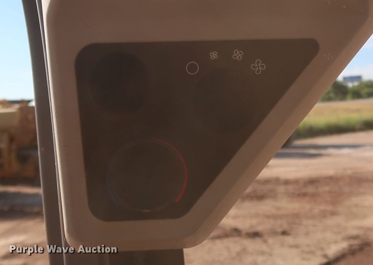 image for item LP9009 2013 Volvo MCT125C  tracked skid steer loader