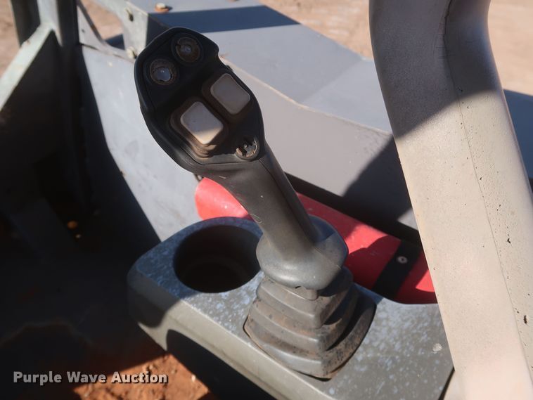 image for item LP9009 2013 Volvo MCT125C  tracked skid steer loader