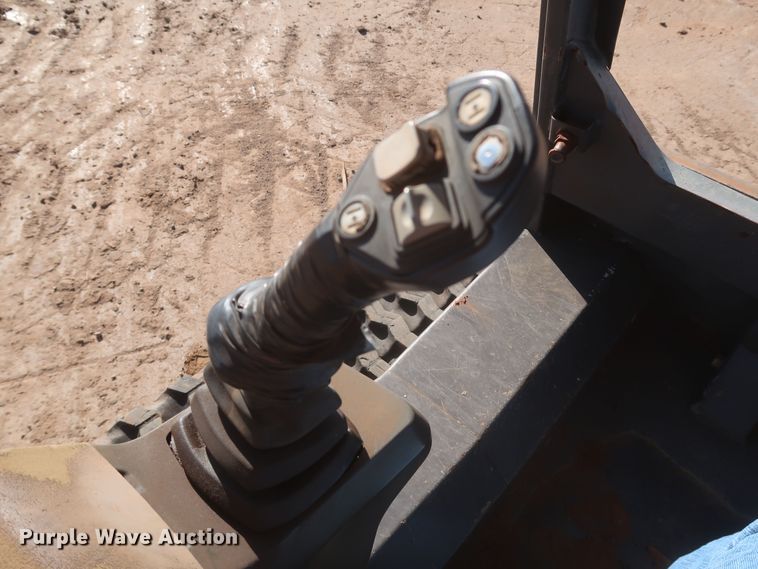 image for item LP9009 2013 Volvo MCT125C  tracked skid steer loader