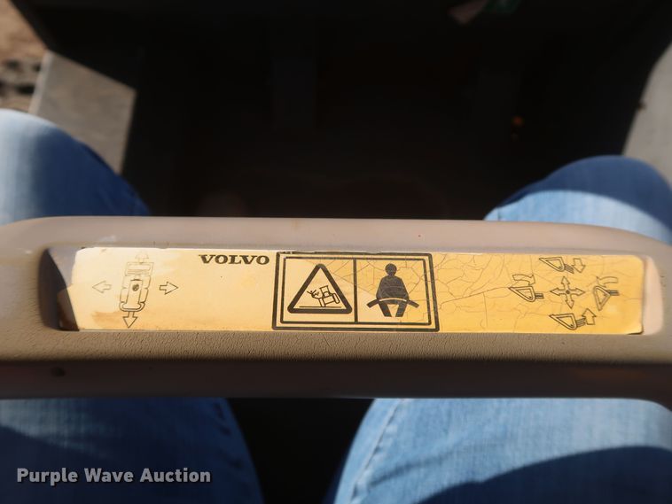 image for item LP9009 2013 Volvo MCT125C  tracked skid steer loader