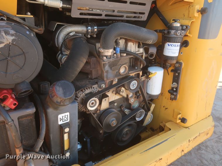 image for item LP9009 2013 Volvo MCT125C  tracked skid steer loader