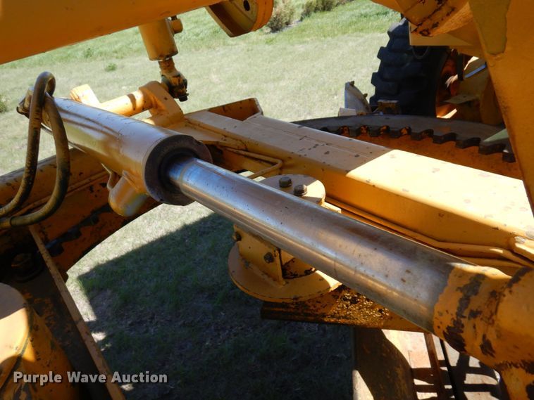 image for item MF9618 1981 John Deere 570A  rigid frame motor grader