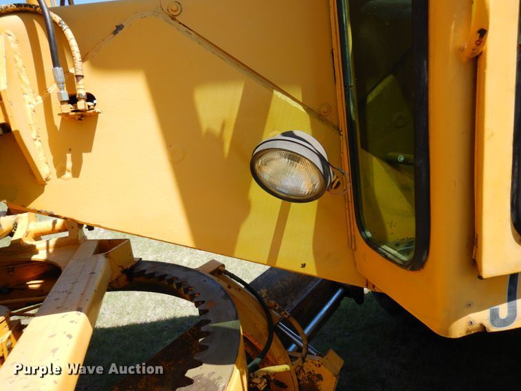 image for item MF9618 1981 John Deere 570A  rigid frame motor grader