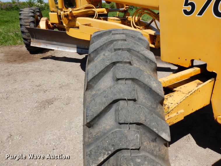 image for item MF9618 1981 John Deere 570A  rigid frame motor grader