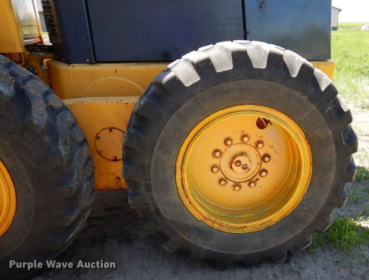 image for item MF9618 1981 John Deere 570A  rigid frame motor grader