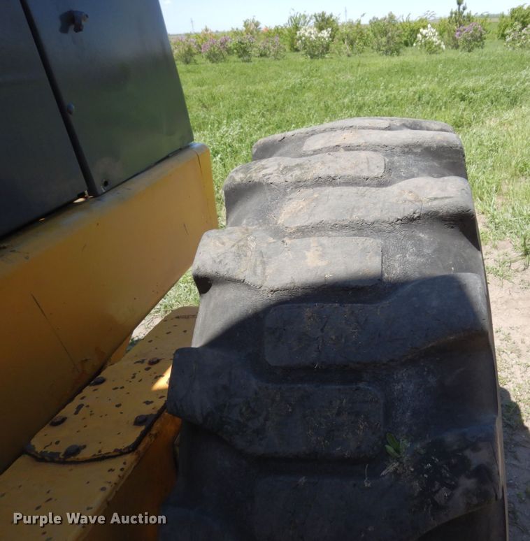 image for item MF9618 1981 John Deere 570A  rigid frame motor grader