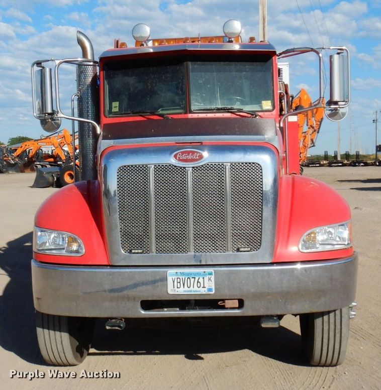 image for item MF9733 2008 Peterbilt 335  utility / service truck