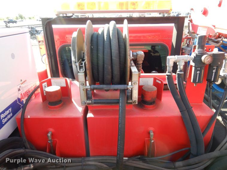 image for item MF9733 2008 Peterbilt 335  utility / service truck