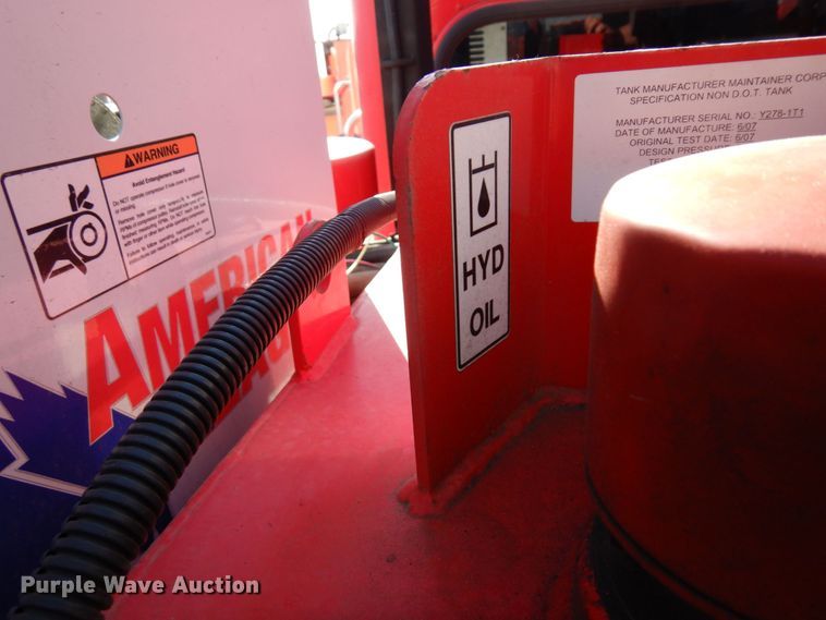 image for item MF9733 2008 Peterbilt 335  utility / service truck