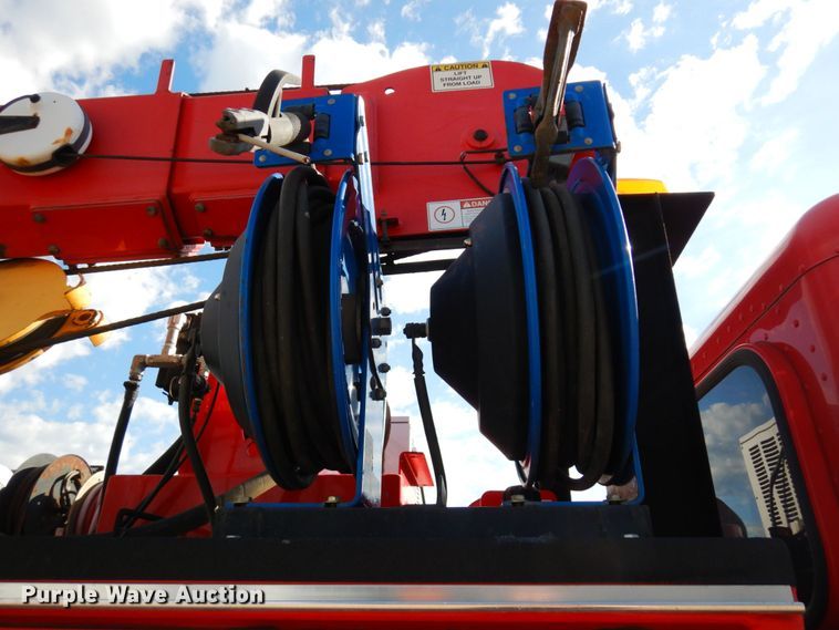 image for item MF9733 2008 Peterbilt 335  utility / service truck