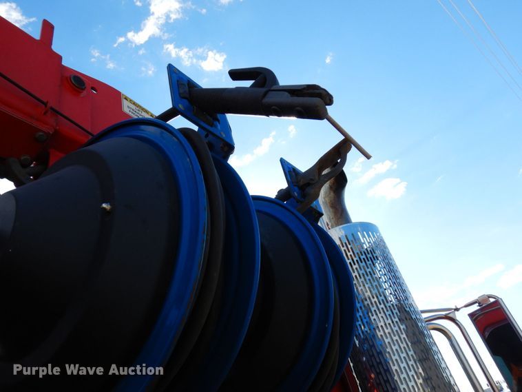 image for item MF9733 2008 Peterbilt 335  utility / service truck