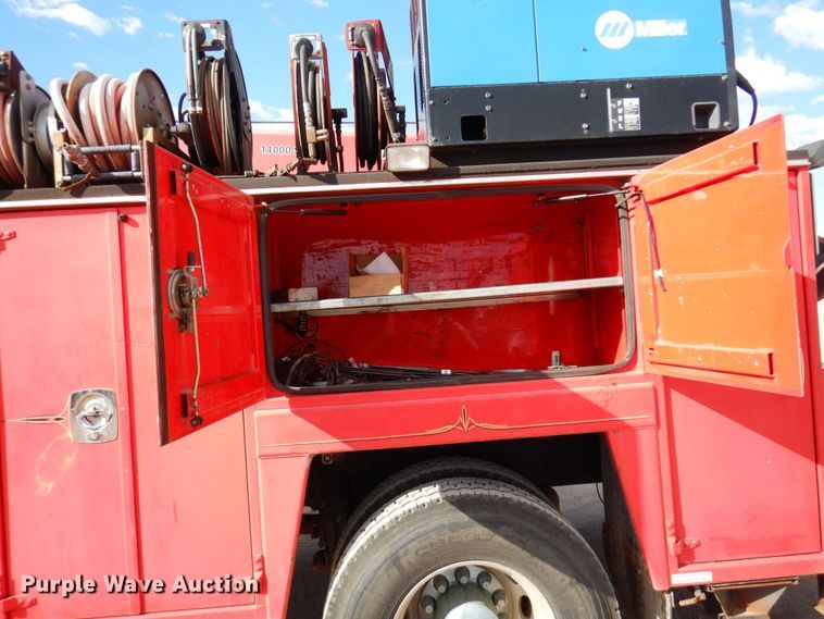 image for item MF9733 2008 Peterbilt 335  utility / service truck