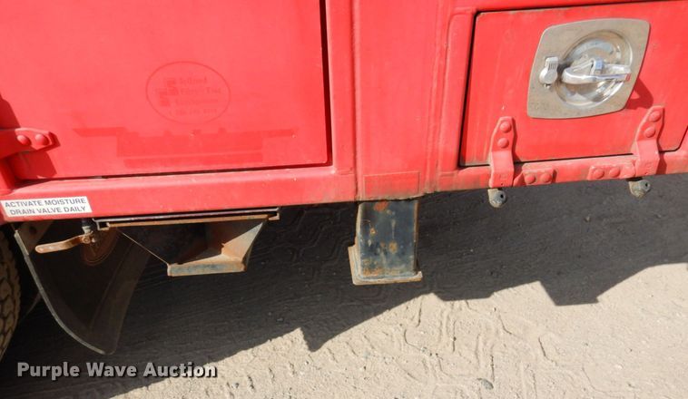 image for item MF9733 2008 Peterbilt 335  utility / service truck