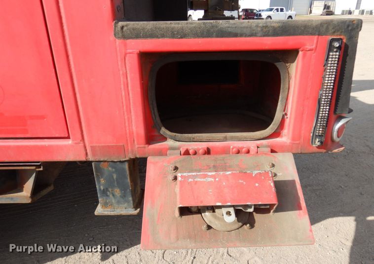 image for item MF9733 2008 Peterbilt 335  utility / service truck