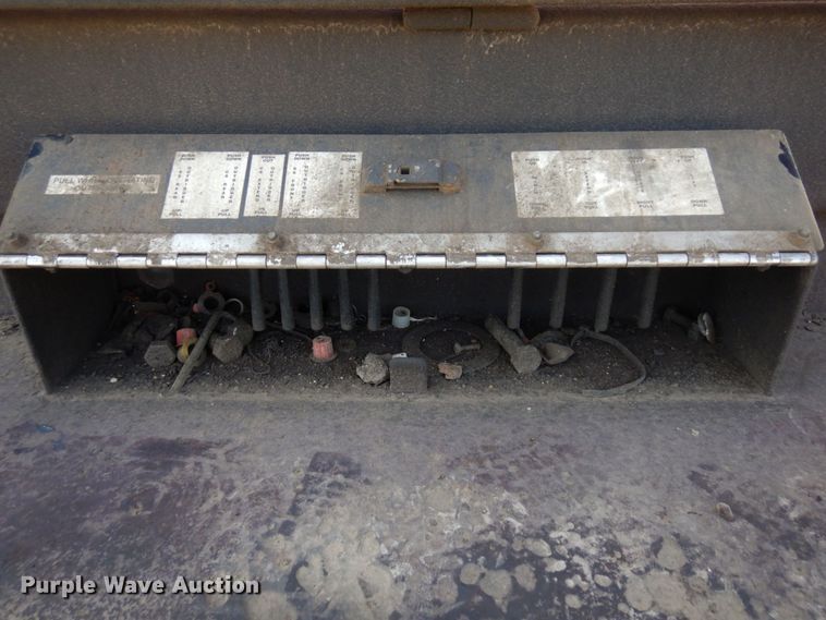 image for item MF9733 2008 Peterbilt 335  utility / service truck