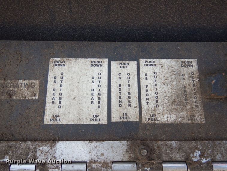 image for item MF9733 2008 Peterbilt 335  utility / service truck