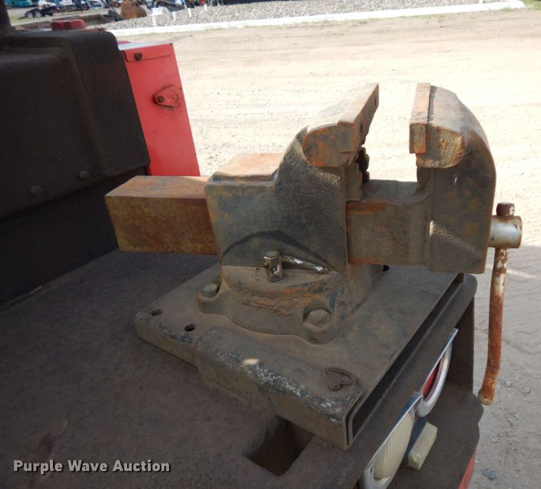 image for item MF9733 2008 Peterbilt 335  utility / service truck