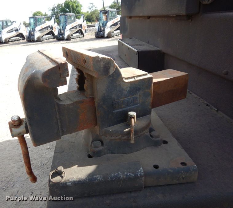 image for item MF9733 2008 Peterbilt 335  utility / service truck