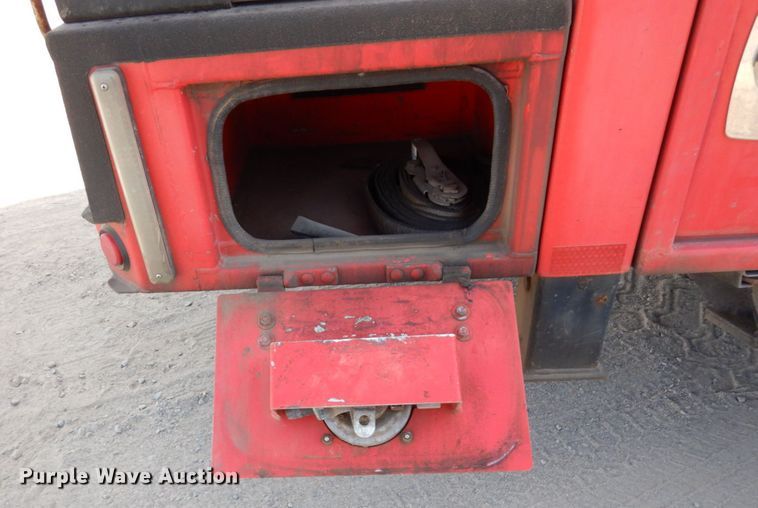 image for item MF9733 2008 Peterbilt 335  utility / service truck