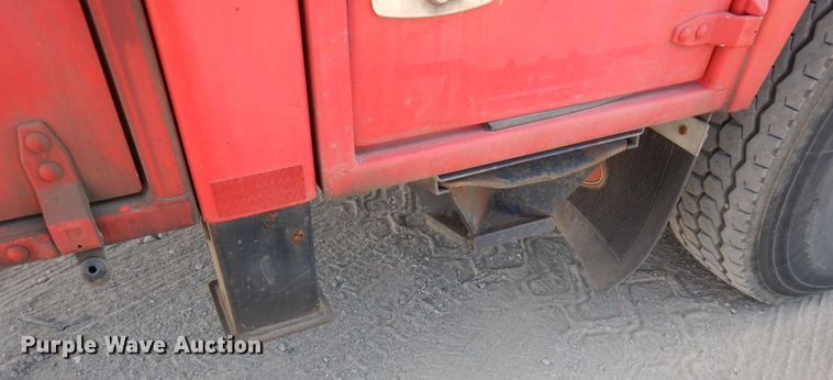 image for item MF9733 2008 Peterbilt 335  utility / service truck