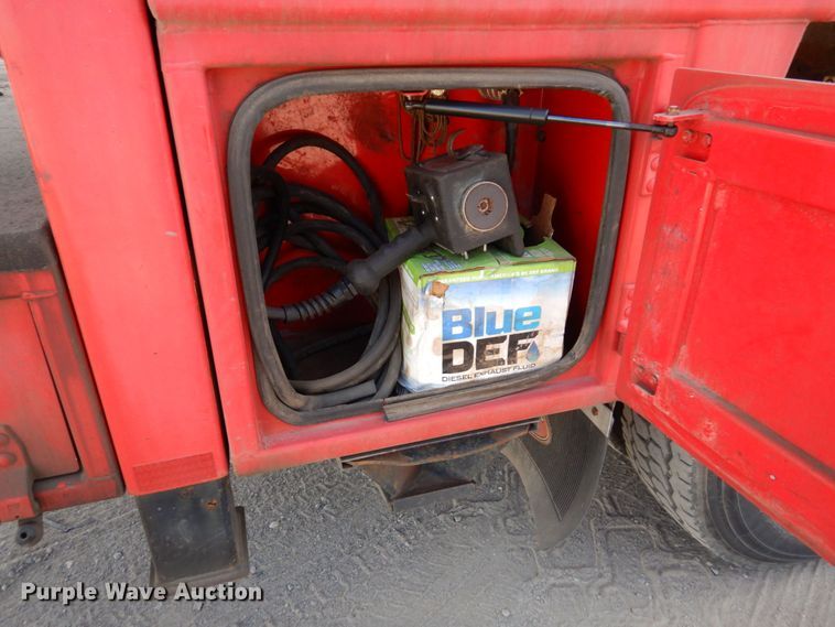 image for item MF9733 2008 Peterbilt 335  utility / service truck