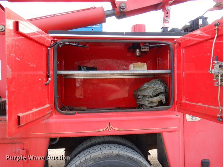 image for item MF9733 2008 Peterbilt 335  utility / service truck