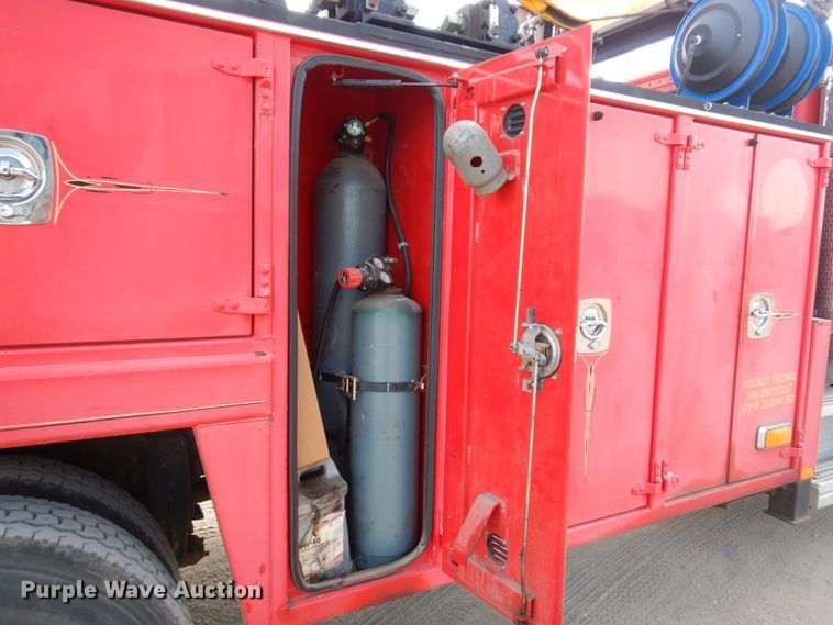 image for item MF9733 2008 Peterbilt 335  utility / service truck