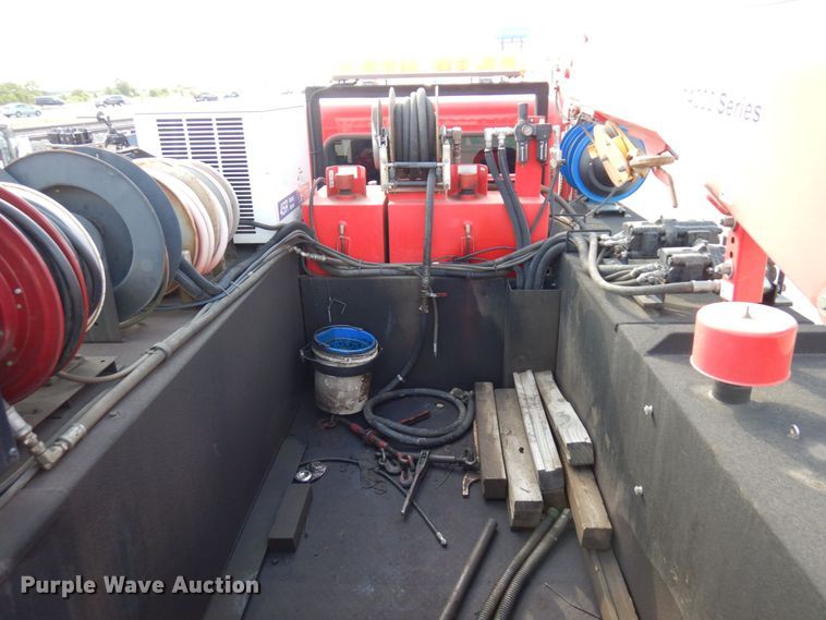 image for item MF9733 2008 Peterbilt 335  utility / service truck