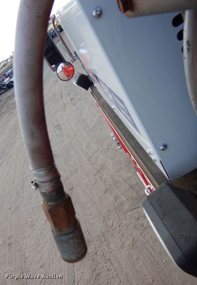 image for item MF9733 2008 Peterbilt 335  utility / service truck