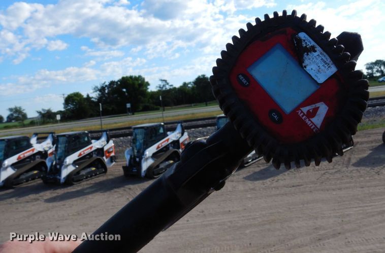 image for item MF9733 2008 Peterbilt 335  utility / service truck