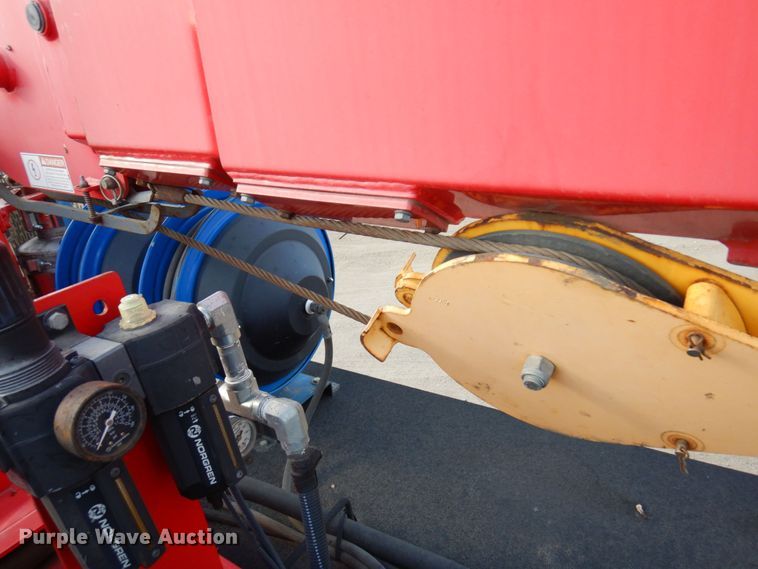 image for item MF9733 2008 Peterbilt 335  utility / service truck