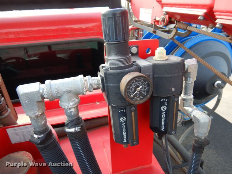 image for item MF9733 2008 Peterbilt 335  utility / service truck