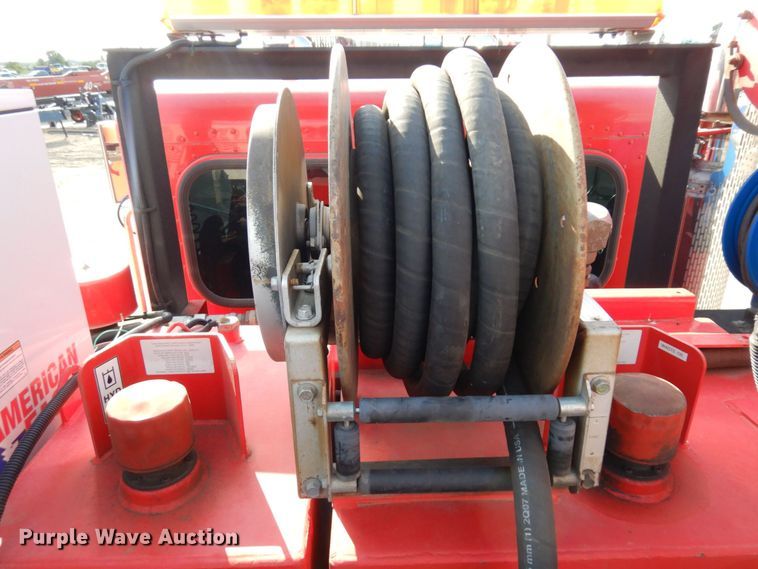 image for item MF9733 2008 Peterbilt 335  utility / service truck