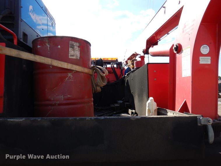 image for item MF9733 2008 Peterbilt 335  utility / service truck