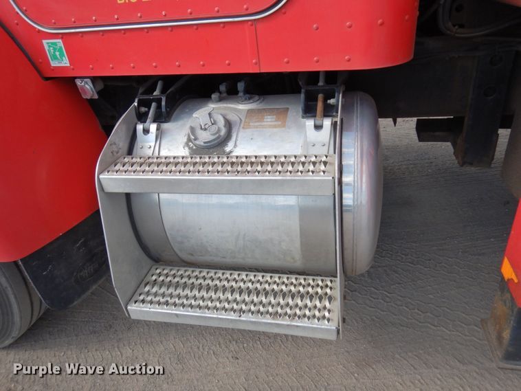 image for item MF9733 2008 Peterbilt 335  utility / service truck