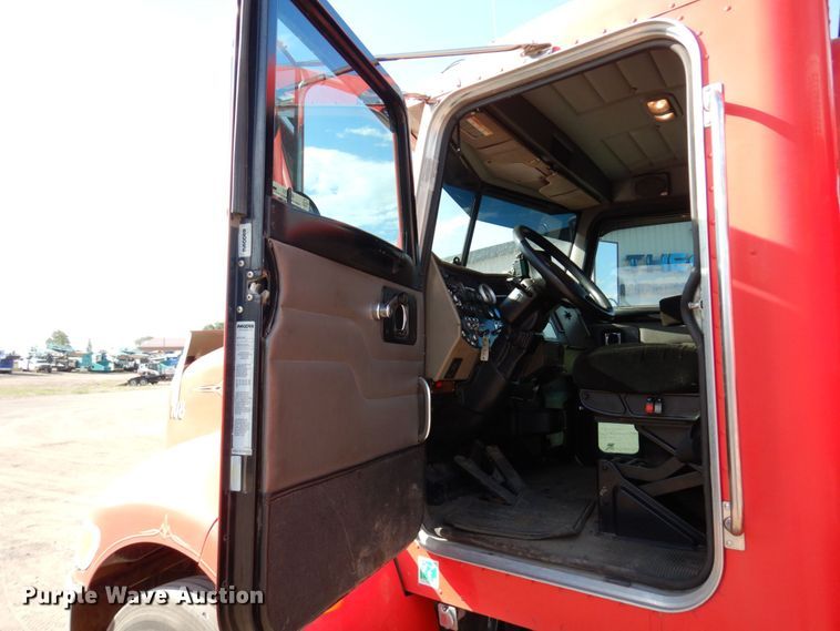 image for item MF9733 2008 Peterbilt 335  utility / service truck