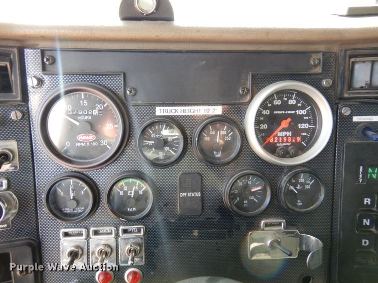 image for item MF9733 2008 Peterbilt 335  utility / service truck