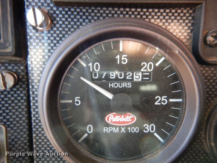 image for item MF9733 2008 Peterbilt 335  utility / service truck